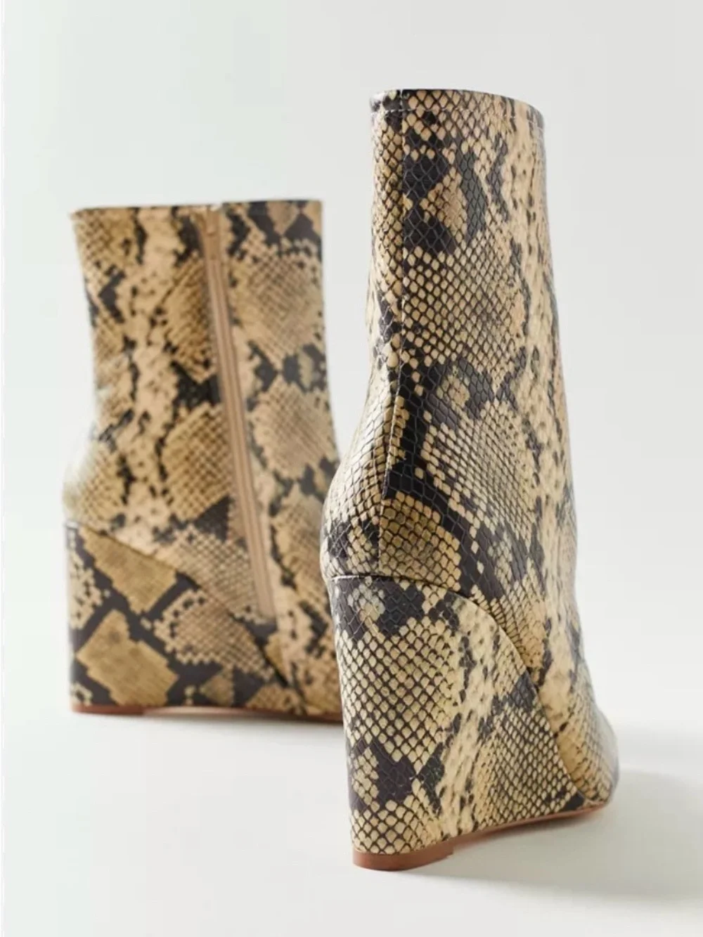 NWOB Snake-Print Wedge Leather Ankle Boots in Beige/Black Matisse size 9